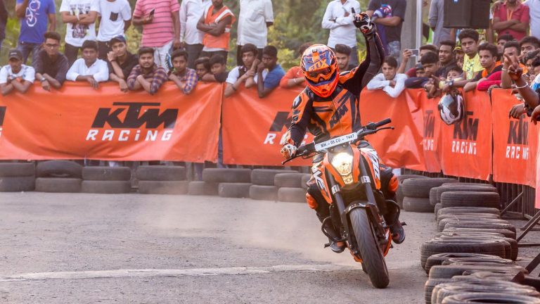 ktm-orange-day-mumbai-stunt-bike-events-outdoor-portrait-photography