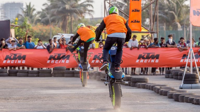 ktm-orange-day-mumbai-stunt-bikes-events-outdoor-portrait-photography